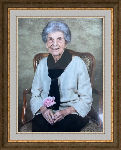 Condos elly-portrait